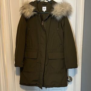 NWOT GAP Women's Parka Jacket with Faux Fur Trim, size Small